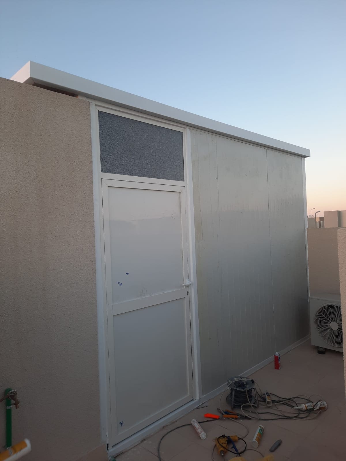 مقاول ساندوتش بانل جدة ت : 0533959098 تركيب ساندوتش بانل بجده 48 بناء غرف ساندوتش بانل في جده